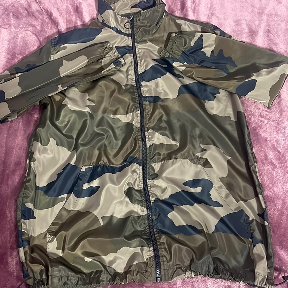 selling this zip up jacket!